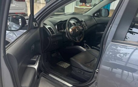 Mitsubishi Outlander III рестайлинг 3, 2007 год, 700 000 рублей, 8 фотография