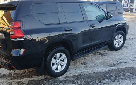Toyota Land Cruiser Prado 150 рестайлинг 2, 2021 год, 5 000 000 рублей, 10 фотография