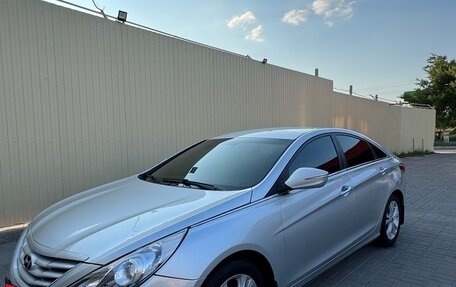Hyundai Sonata VI, 2010 год, 1 150 000 рублей, 3 фотография