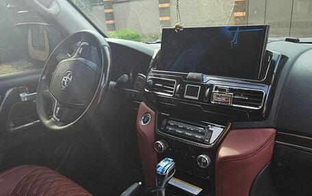 Toyota Land Cruiser 200, 2018 год, 6 900 000 рублей, 8 фотография