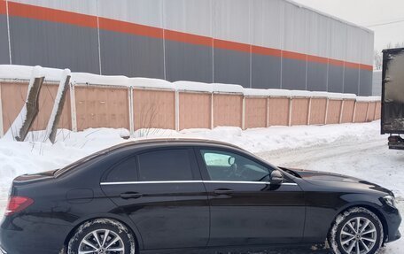 Mercedes-Benz E-Класс, 2020 год, 2 300 000 рублей, 4 фотография