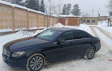 Mercedes-Benz E-Класс, 2020 год, 2 300 000 рублей, 3 фотография