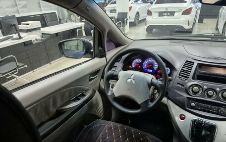 Mitsubishi Grandis, 2004 год, 446 000 рублей, 24 фотография