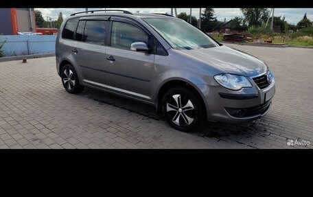 Volkswagen Touran III, 2008 год, 615 000 рублей, 2 фотография