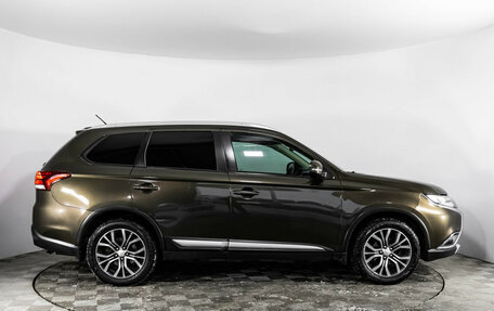 Mitsubishi Outlander III рестайлинг 3, 2015 год, 1 425 000 рублей, 4 фотография