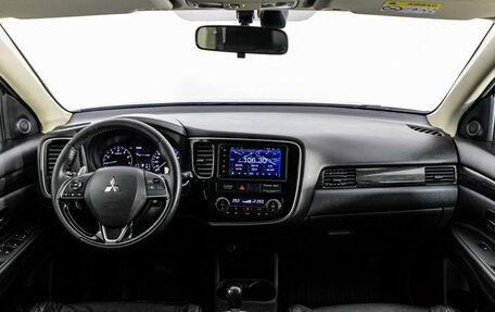 Mitsubishi Outlander III рестайлинг 3, 2015 год, 1 425 000 рублей, 10 фотография