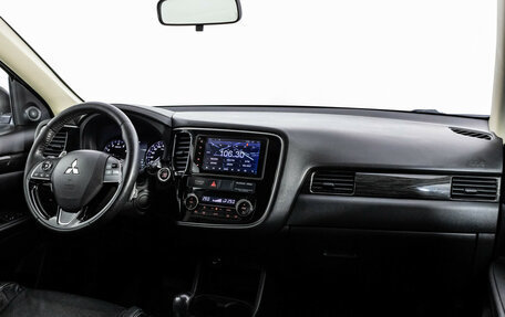 Mitsubishi Outlander III рестайлинг 3, 2015 год, 1 425 000 рублей, 9 фотография