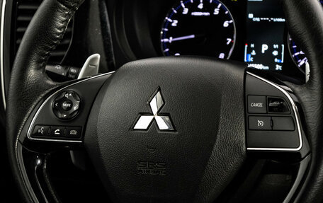 Mitsubishi Outlander III рестайлинг 3, 2015 год, 1 425 000 рублей, 11 фотография