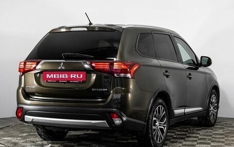 Mitsubishi Outlander III рестайлинг 3, 2015 год, 1 425 000 рублей, 5 фотография