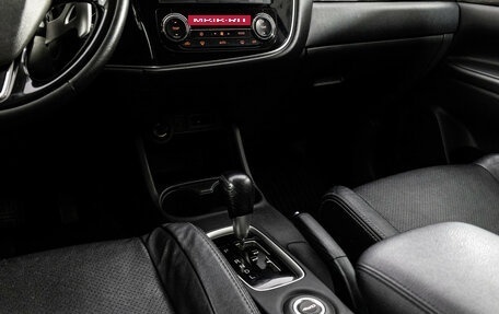 Mitsubishi Outlander III рестайлинг 3, 2015 год, 1 425 000 рублей, 13 фотография