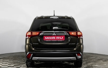 Mitsubishi Outlander III рестайлинг 3, 2015 год, 1 425 000 рублей, 6 фотография