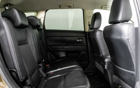 Mitsubishi Outlander III рестайлинг 3, 2015 год, 1 425 000 рублей, 19 фотография