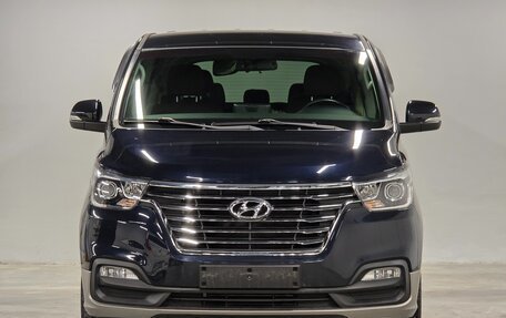 Hyundai Grand Starex Grand Starex I рестайлинг 2, 2019 год, 4 380 000 рублей, 2 фотография