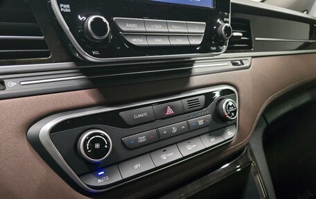 Hyundai Grand Starex Grand Starex I рестайлинг 2, 2019 год, 4 380 000 рублей, 9 фотография