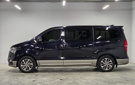 Hyundai Grand Starex Grand Starex I рестайлинг 2, 2019 год, 4 380 000 рублей, 19 фотография