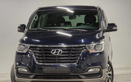 Hyundai Grand Starex Grand Starex I рестайлинг 2, 2019 год, 4 380 000 рублей, 16 фотография