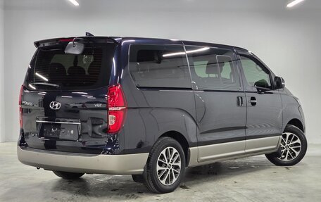 Hyundai Grand Starex Grand Starex I рестайлинг 2, 2019 год, 4 380 000 рублей, 18 фотография