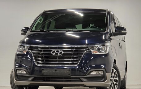 Hyundai Grand Starex Grand Starex I рестайлинг 2, 2019 год, 4 380 000 рублей, 15 фотография