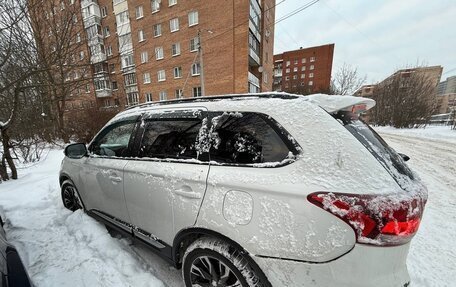 Mitsubishi Outlander III рестайлинг 3, 2021 год, 2 350 000 рублей, 5 фотография