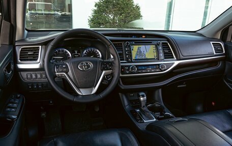 Toyota Highlander III, 2015 год, 9 фотография