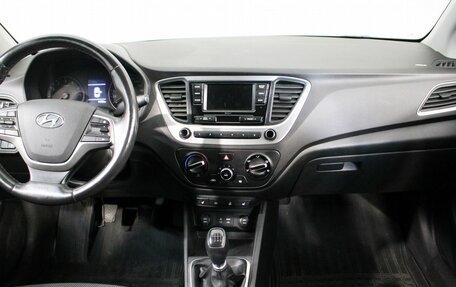 Hyundai Solaris II рестайлинг, 2017 год, 1 010 000 рублей, 11 фотография