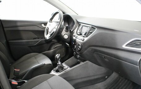 Hyundai Solaris II рестайлинг, 2017 год, 1 010 000 рублей, 13 фотография