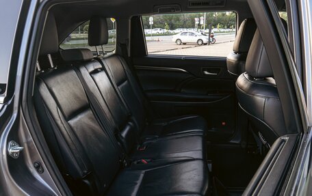 Toyota Highlander III, 2015 год, 21 фотография