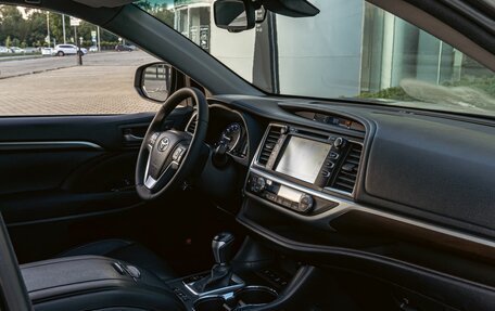 Toyota Highlander III, 2015 год, 17 фотография