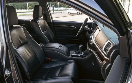 Toyota Highlander III, 2015 год, 18 фотография