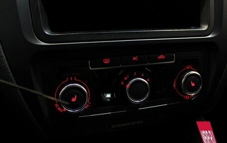 Volkswagen Jetta VI, 2011 год, 930 000 рублей, 16 фотография