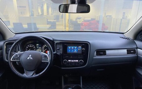 Mitsubishi Outlander III рестайлинг 3, 2013 год, 1 179 000 рублей, 14 фотография