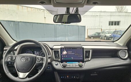 Toyota RAV4, 2018 год, 2 218 000 рублей, 14 фотография