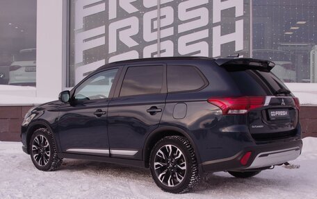 Mitsubishi Outlander III рестайлинг 3, 2022 год, 2 390 000 рублей, 2 фотография