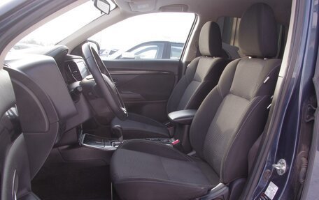 Mitsubishi Outlander III рестайлинг 3, 2022 год, 2 390 000 рублей, 7 фотография