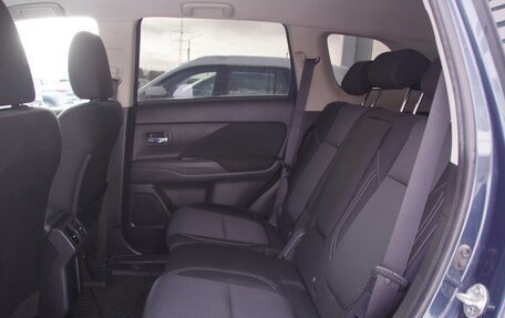 Mitsubishi Outlander III рестайлинг 3, 2022 год, 2 390 000 рублей, 8 фотография