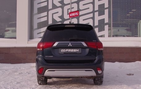 Mitsubishi Outlander III рестайлинг 3, 2022 год, 2 390 000 рублей, 4 фотография