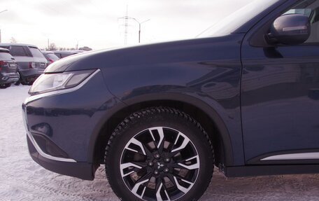 Mitsubishi Outlander III рестайлинг 3, 2022 год, 2 390 000 рублей, 25 фотография