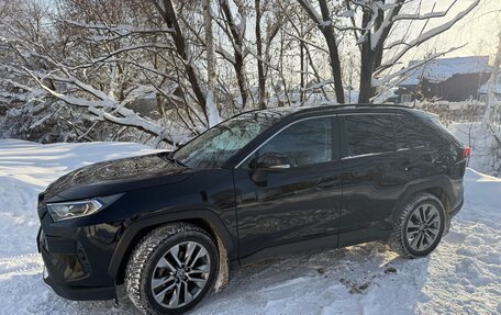 Toyota RAV4, 2020 год, 3 000 000 рублей, 2 фотография