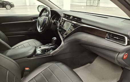 Toyota Camry, 2018 год, 2 640 000 рублей, 11 фотография