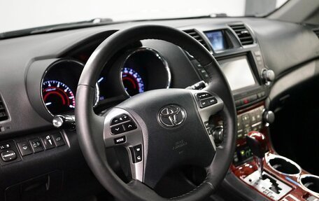 Toyota Highlander III, 2013 год, 1 795 000 рублей, 10 фотография
