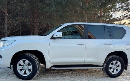 Toyota Land Cruiser Prado 150 рестайлинг 2, 2021 год, 5 499 000 рублей, 6 фотография