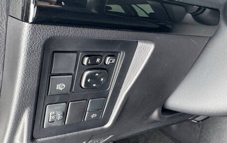 Toyota Land Cruiser Prado 150 рестайлинг 2, 2021 год, 5 499 000 рублей, 18 фотография