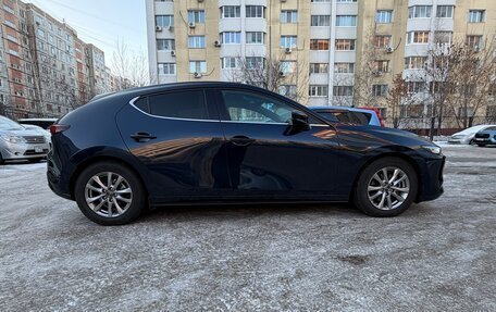 Mazda 3, 2020 год, 2 100 000 рублей, 3 фотография