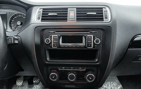 Volkswagen Jetta VI, 2011 год, 850 000 рублей, 15 фотография