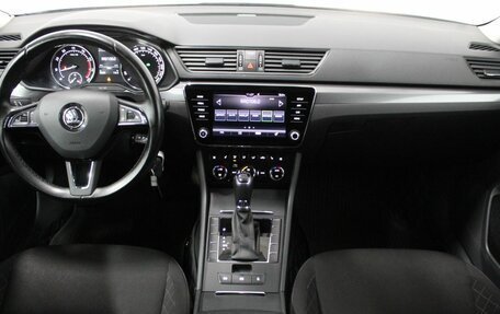 Skoda Superb III рестайлинг, 2018 год, 1 990 000 рублей, 18 фотография