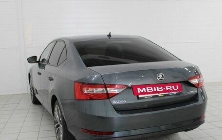 Skoda Superb III рестайлинг, 2018 год, 1 990 000 рублей, 12 фотография