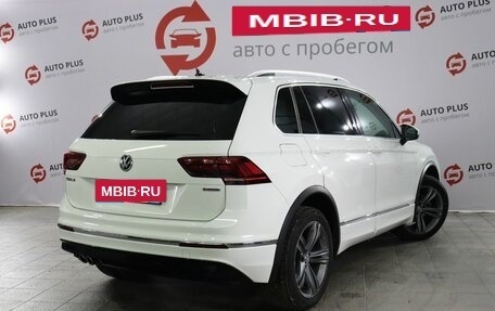 Volkswagen Tiguan II, 2018 год, 2 849 000 рублей, 2 фотография