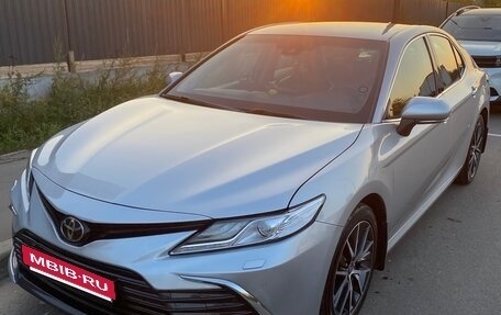 Toyota Camry, 2021 год, 3 200 000 рублей, 2 фотография