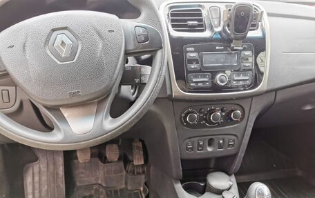 Renault Logan II, 2017 год, 700 000 рублей, 6 фотография