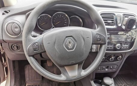 Renault Logan II, 2017 год, 700 000 рублей, 7 фотография